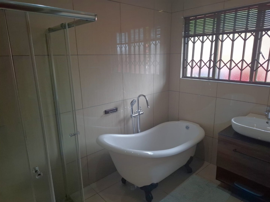 5 Bedroom Property for Sale in Fichardt Park Free State